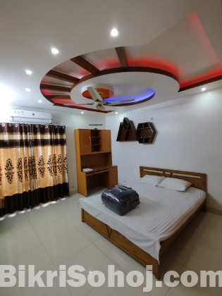 Rent Furnished 4 Bedroom Apartment in Bashundhara R/A.